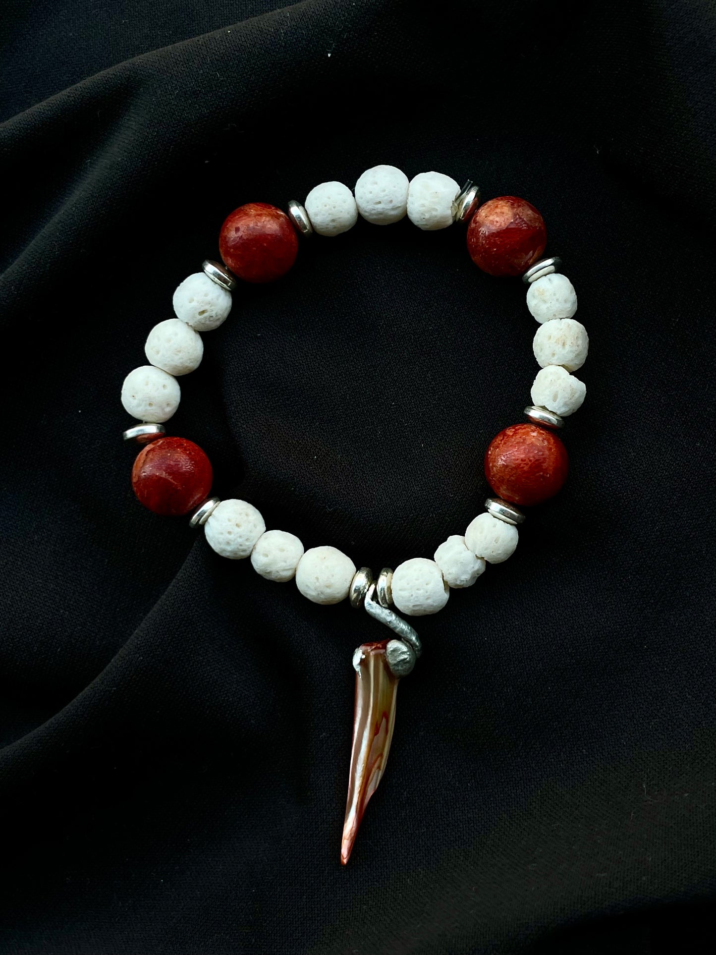 Amulet Ognia, Biały Kamień