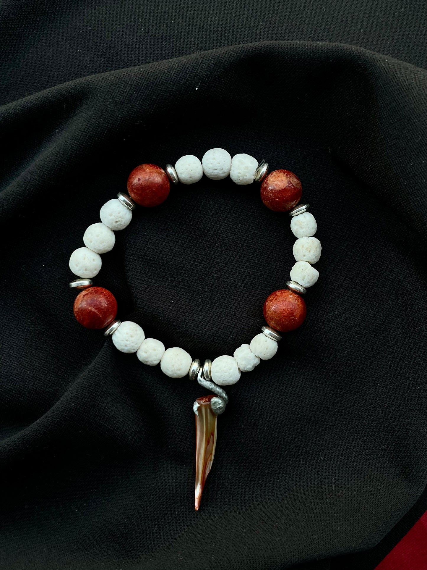Amulet Ognia, Biały Kamień