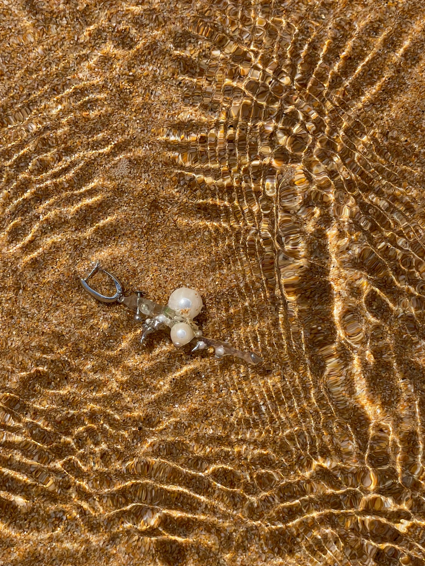 Dangling earring, Hammershark head