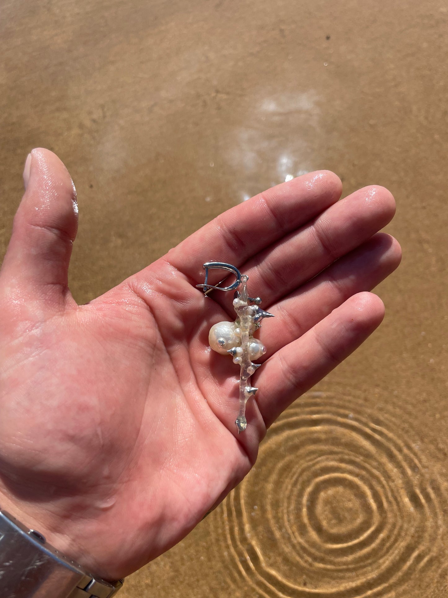Dangling earring, Hammershark head