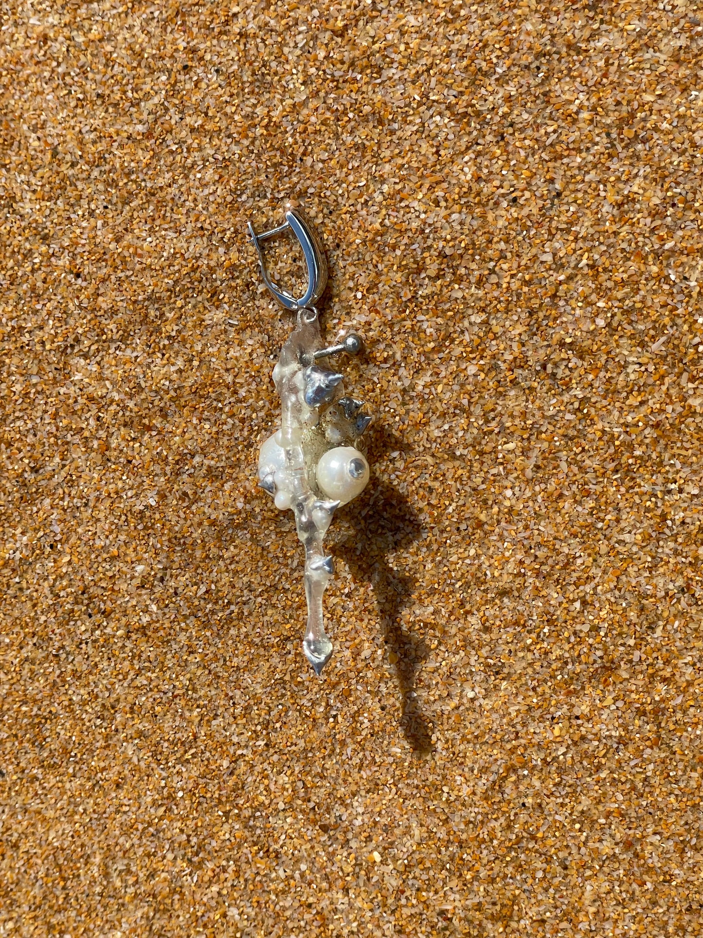 Dangling earring, Hammershark head